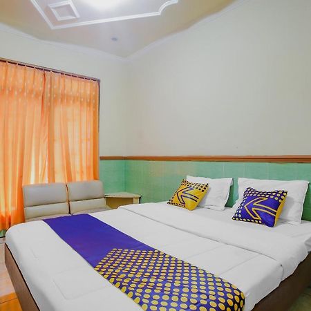 SPOT ON 90092 Dewi Safitri Hotel Semarang Bagian luar foto