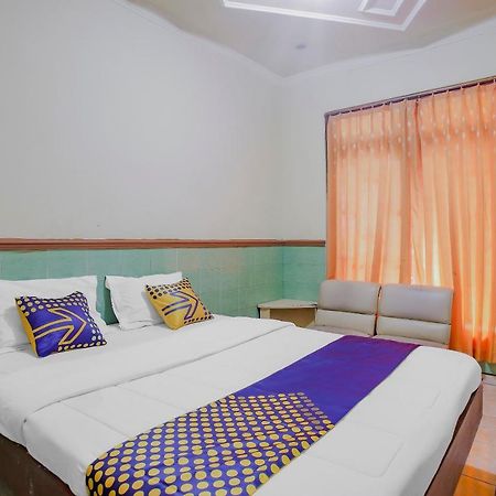 SPOT ON 90092 Dewi Safitri Hotel Semarang Bagian luar foto