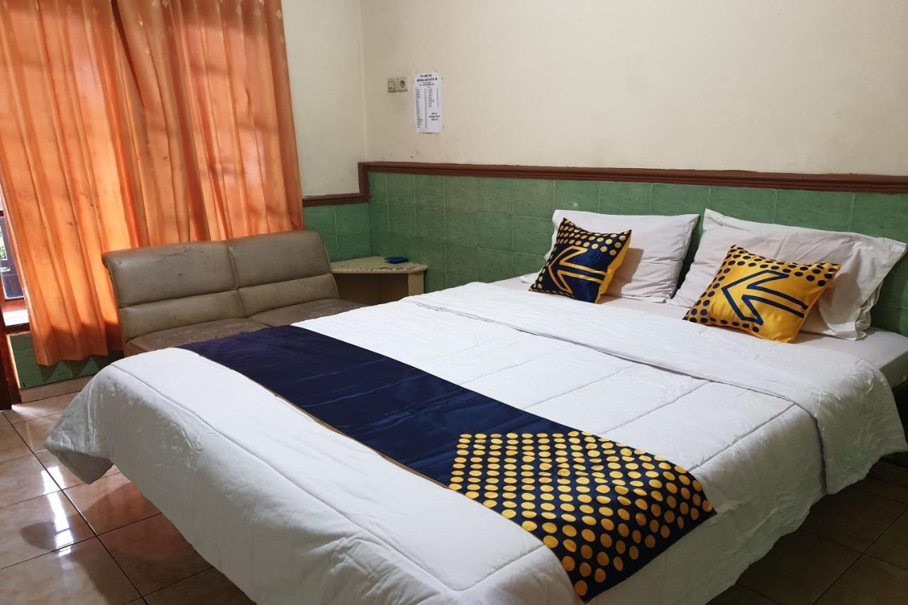 SPOT ON 90092 Dewi Safitri Hotel Semarang Bagian luar foto