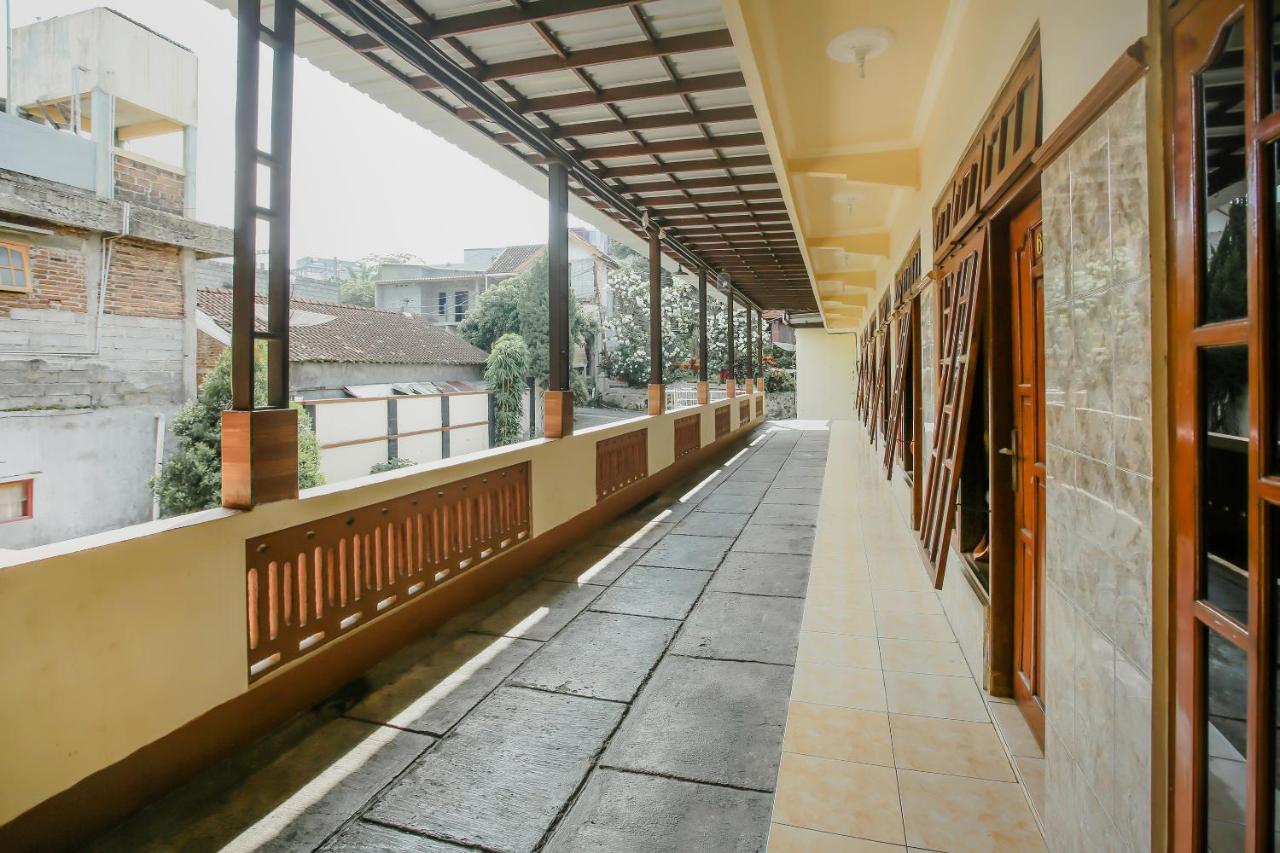 SPOT ON 90092 Dewi Safitri Hotel Semarang Bagian luar foto