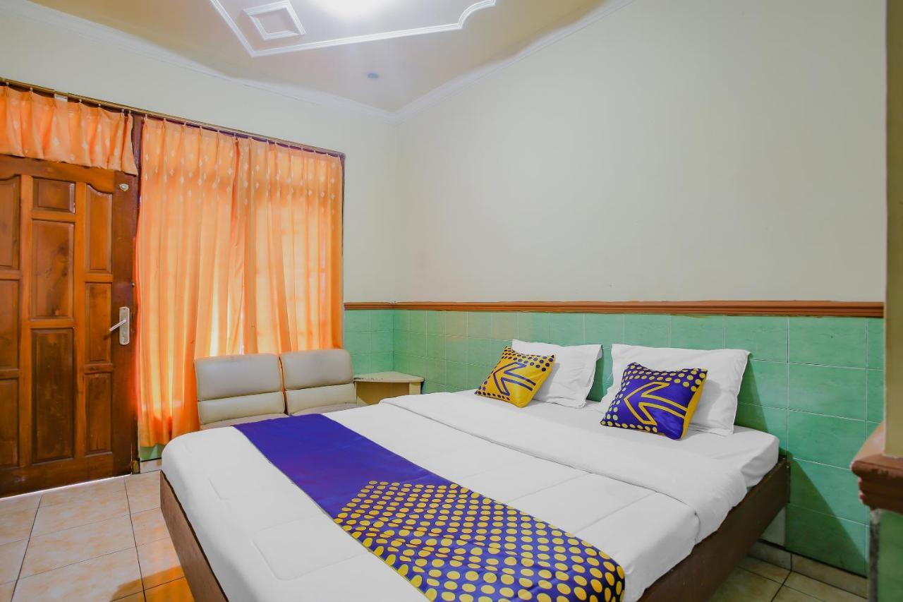 SPOT ON 90092 Dewi Safitri Hotel Semarang Bagian luar foto