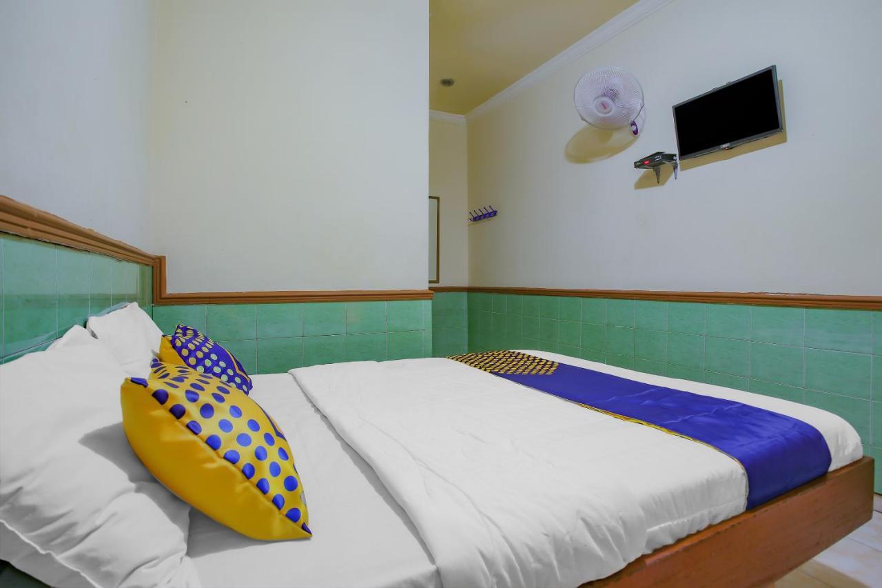SPOT ON 90092 Dewi Safitri Hotel Semarang Bagian luar foto