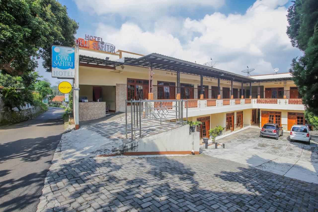 SPOT ON 90092 Dewi Safitri Hotel Semarang Bagian luar foto