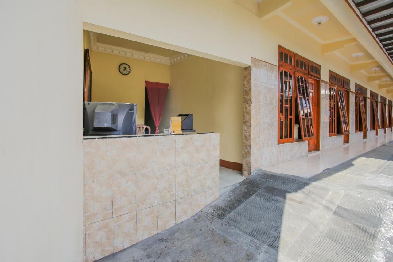 SPOT ON 90092 Dewi Safitri Hotel Semarang Bagian luar foto
