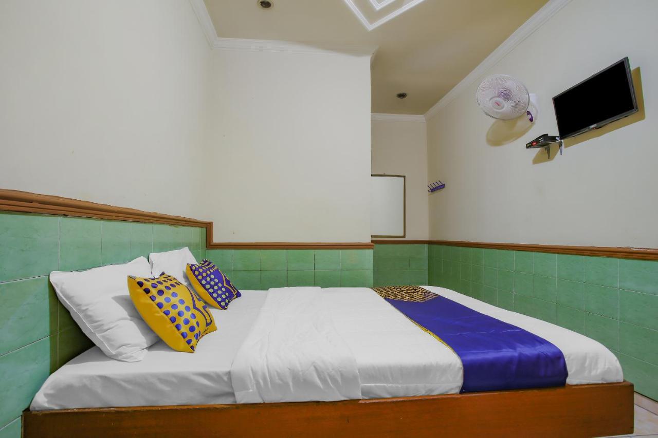 SPOT ON 90092 Dewi Safitri Hotel Semarang Bagian luar foto