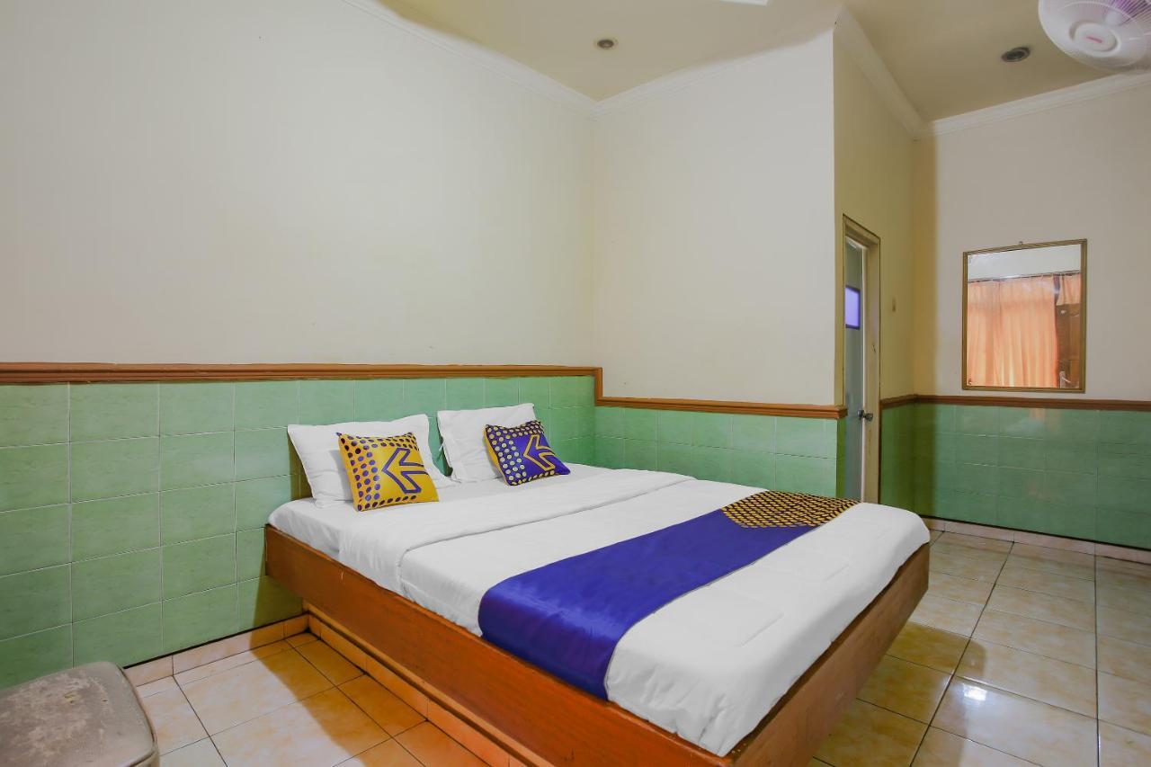 SPOT ON 90092 Dewi Safitri Hotel Semarang Bagian luar foto