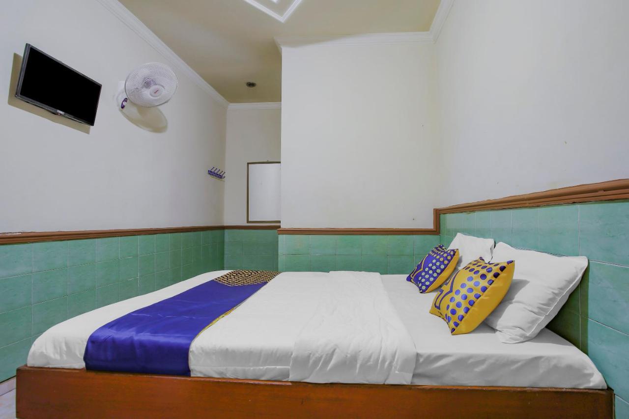 SPOT ON 90092 Dewi Safitri Hotel Semarang Bagian luar foto