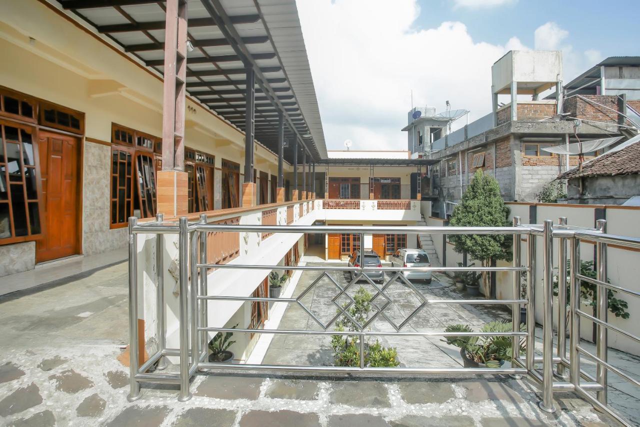 SPOT ON 90092 Dewi Safitri Hotel Semarang Bagian luar foto