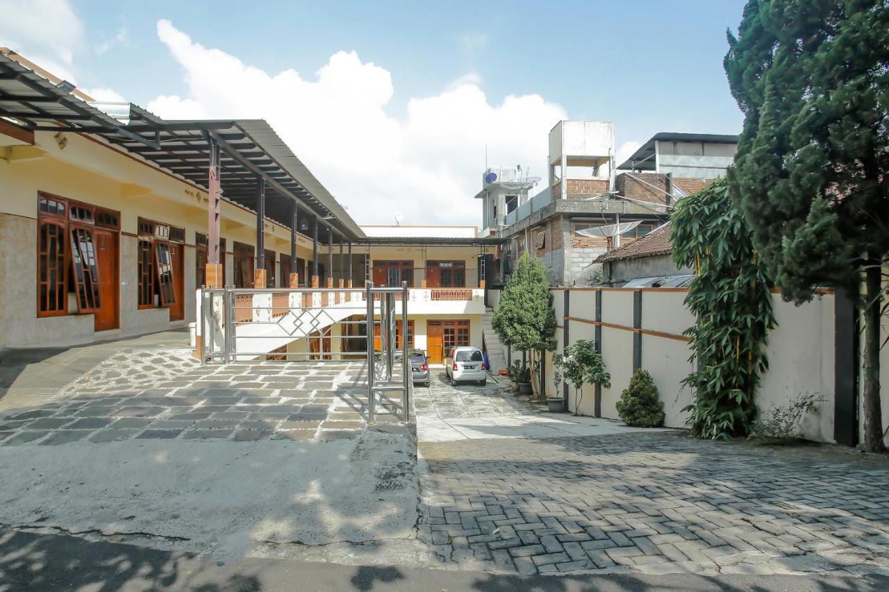 SPOT ON 90092 Dewi Safitri Hotel Semarang Bagian luar foto