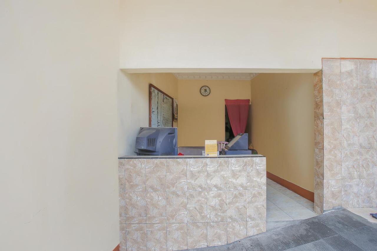 SPOT ON 90092 Dewi Safitri Hotel Semarang Bagian luar foto