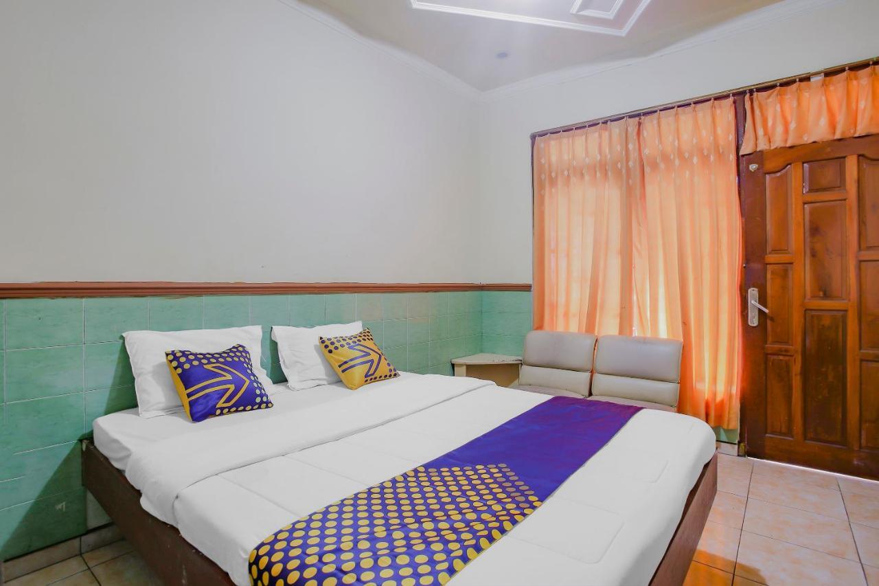 SPOT ON 90092 Dewi Safitri Hotel Semarang Bagian luar foto