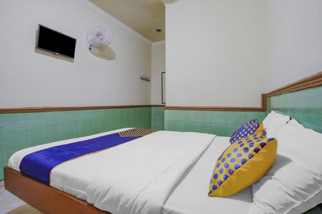 SPOT ON 90092 Dewi Safitri Hotel Semarang Bagian luar foto