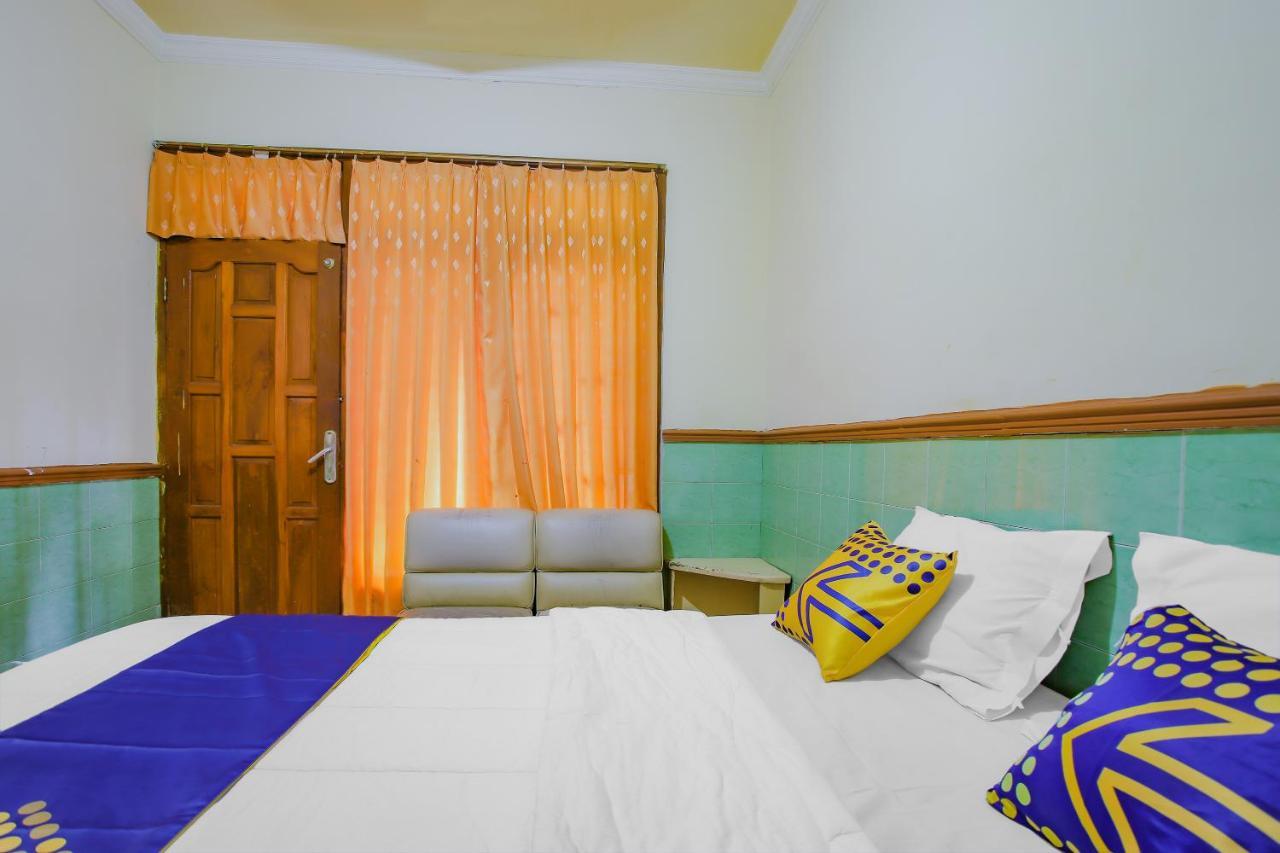 SPOT ON 90092 Dewi Safitri Hotel Semarang Bagian luar foto