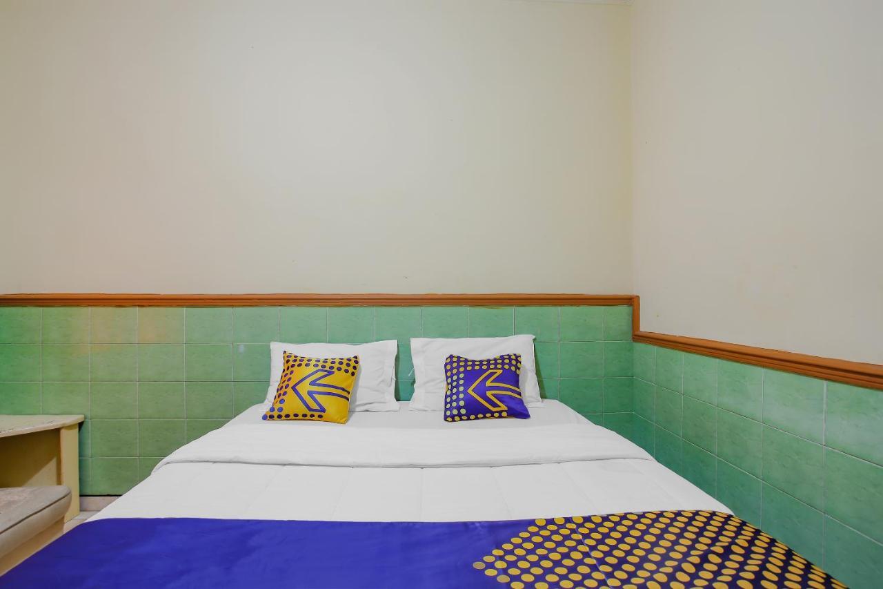 SPOT ON 90092 Dewi Safitri Hotel Semarang Bagian luar foto