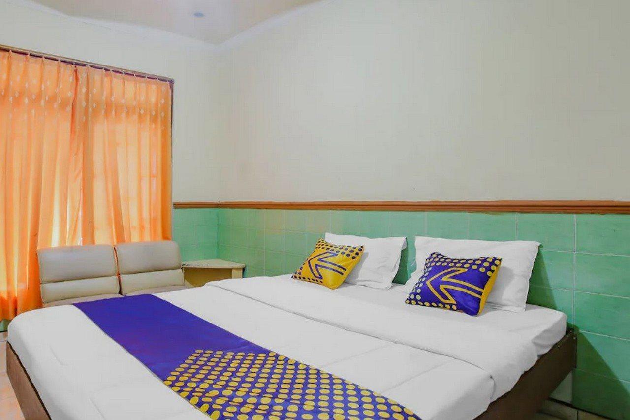 SPOT ON 90092 Dewi Safitri Hotel Semarang Bagian luar foto