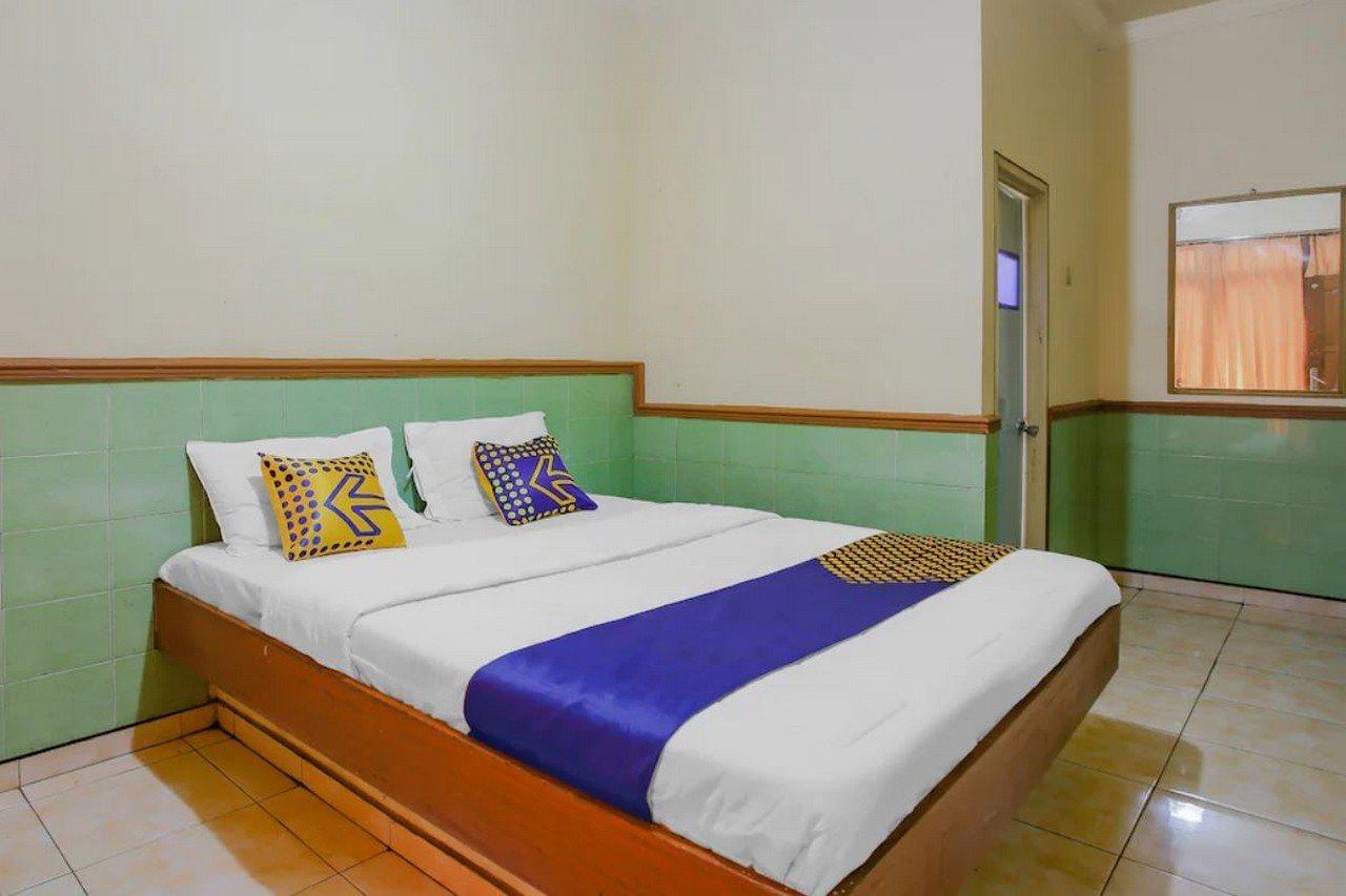 SPOT ON 90092 Dewi Safitri Hotel Semarang Bagian luar foto